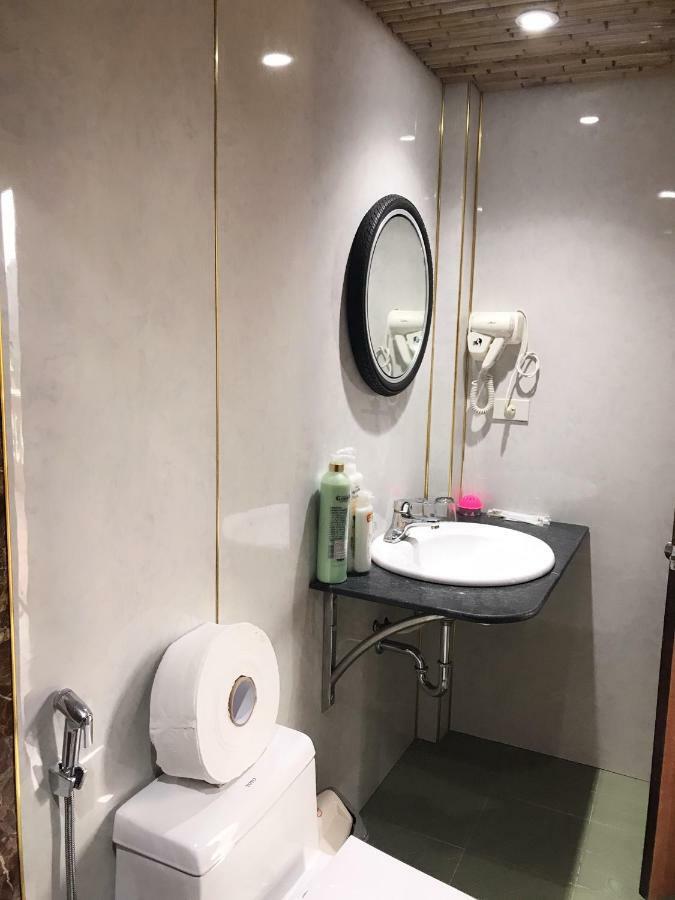 The Long Hotel Нин Бин Екстериор снимка